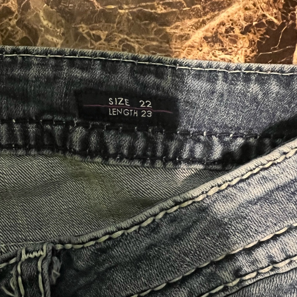 Vigoss - The Dallas Capri, Size 22, Length 23